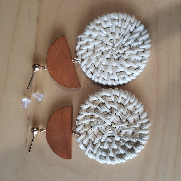 𝅺new Straw Woven Round Wood Retro Earrings NWOT - Picture 1 of 4